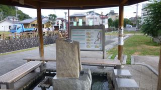 共同浴場のとなりにある