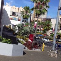 以前利用した際のグアムプラザ前の交差点です。