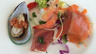 料理は美味しいです。