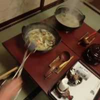 朝ごはんは汁に焼き石を投入、グツグツであっちーよ！