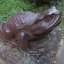 貫禄ある銅製のカエルさんです！！！