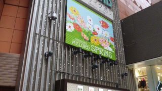 新宿駅西口から南口への抜け道は、小さくてもきらりと光るお店が集まります。