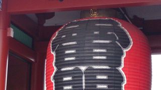 いつもたくさんの人がここにいます。