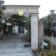 近代的な本堂のお寺