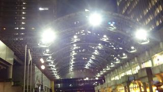 出来た時から華やかなで関心を集めた場所。