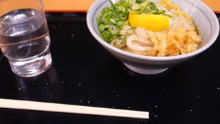 JR高松駅の目の前にあります。