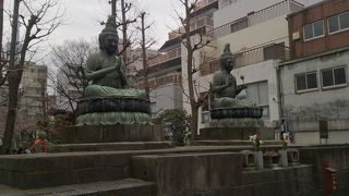 宝蔵門のすぐ脇