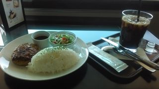 景色を楽しみながら、食事できます