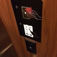 エレベーターのセキュリティ機能