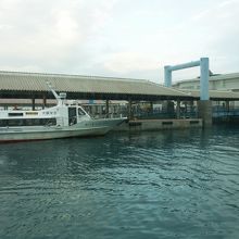 活気ある桟橋