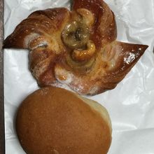 バナナとナッツのパンとプチパン