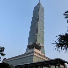 「台北101」です。グランドハイアットから歩道橋で移動可能。
