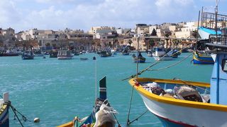 ルッツと湾内の色で絵のような景観