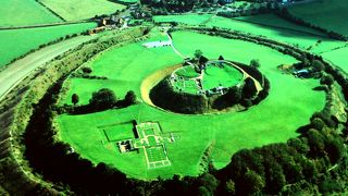 遺跡の中の縦穴は…黄金の隠し場所か!?  