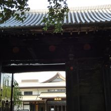 当時のままの門