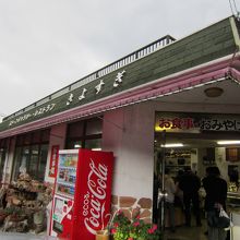 お店の入り口付近です