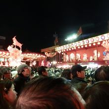 新地中華街のメーン会場のランタンです。