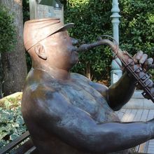 広場にはこんなオブジェも