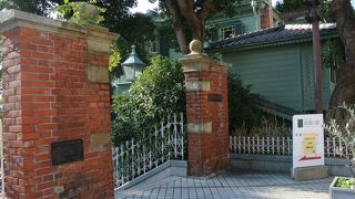 北野町広場に面し、トイレがあります