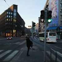 大通りから見えるホテル。入り口は反対側の小道の方です。