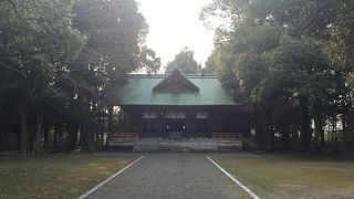護国神社と並んでいます