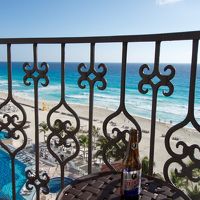 カリブ海を眺めながら飲むメキシコビールは最高！！