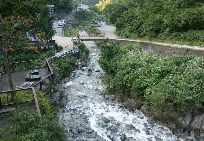 鄙びた温泉地