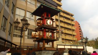 塔スタイルのからくり時計