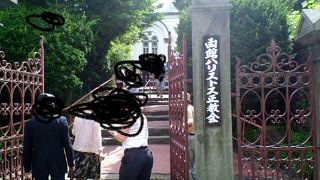 周囲の景観にマッチした教会