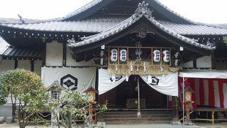 道後温泉の駐車場の傍ら