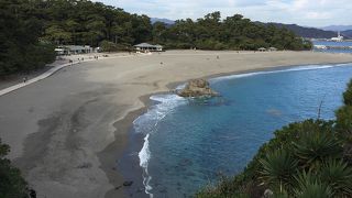 透明な桂浜の海を見下ろす絶景ポイント