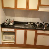 部屋の中のキッチン