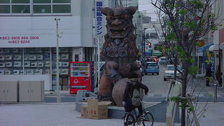 やちむん通りのシンボル的存在