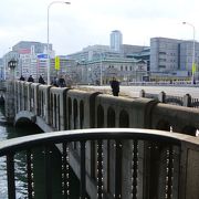 大阪駅からまっすぐ来ると、堂島川を大江橋で渡ります