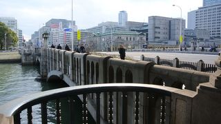 大阪駅からまっすぐ来ると、堂島川を大江橋で渡ります