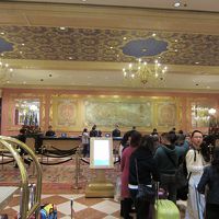 チェックインも行列です