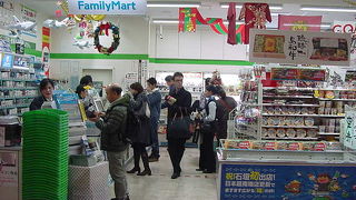 お土産も買えるコンビニ