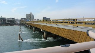 秀吉が茶を汲ませたという「三の間」がある