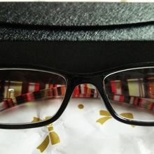 1,080円のメガネ。デザインも度数も豊富