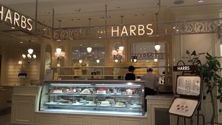 大きなショートケーキのお店 ♪