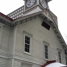 雪と時計台のコラボレーション