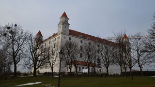 お城っぽくありません。