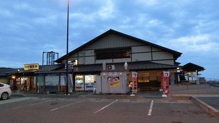 海は見えますが、魚はあまり置いていません。