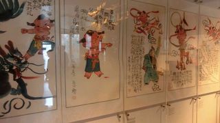 横の展示スペースがいい