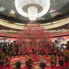 春節のリスボアのエントランスの飾り