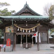 パワースポットの神社で、境内には八坂神社や稲荷もありました。