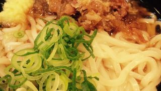 老若男女がすきなうどん店