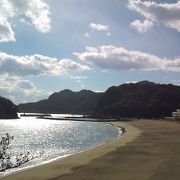 美しい形をした静かな海岸線