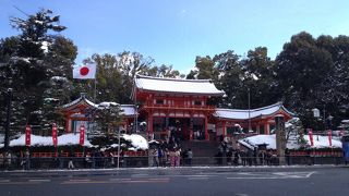 雪の八坂神社