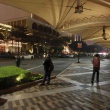 時間の案内などが一切ないＭＧＭのシャトルバス乗り場